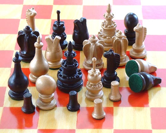 Pieces of Lucan van Leyden's Courier Chess recreated